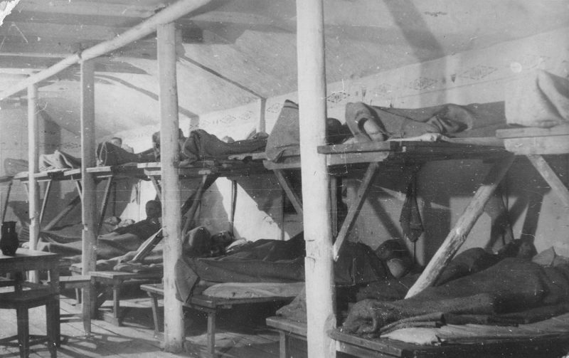 Внутри лагерных бараков ГУЛАГа. 1939 г.