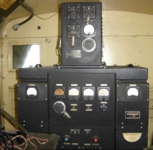 Американская мобильная радиостанция SCR-399.