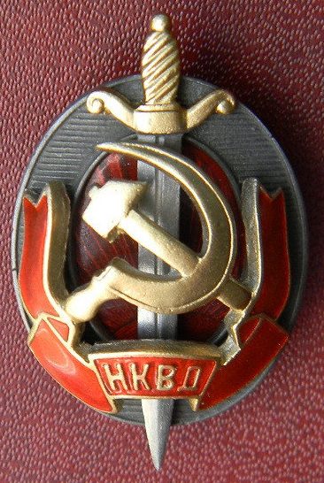 Знак «Заслуженный работник НКВД» вручался после 1940 года. 