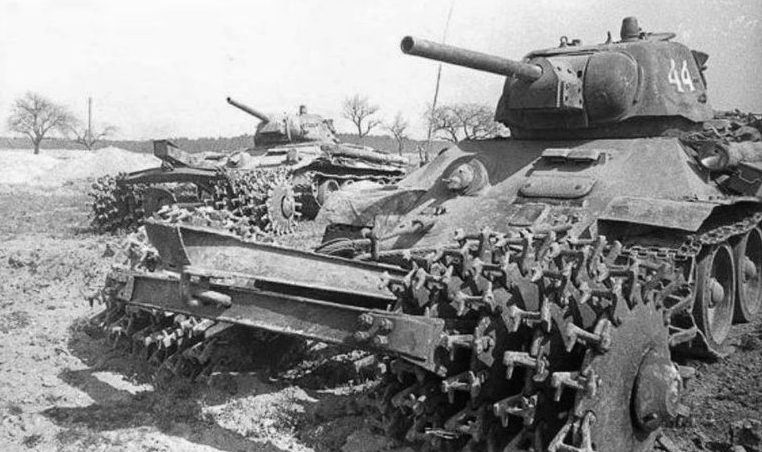 Катковые танковые минные тралы ПТ-3 на танка Т-34.