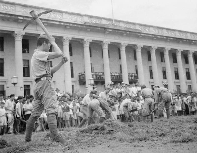 Японские военнопленные на работах в Сингапуре. 1945 г.