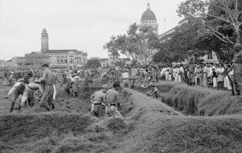 Японские военнопленные на работах в Сингапуре. 1945 г.