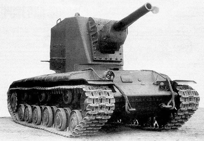Тяжелый танк КВ-2.