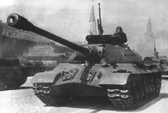 Тяжелый танк ИС-3.
