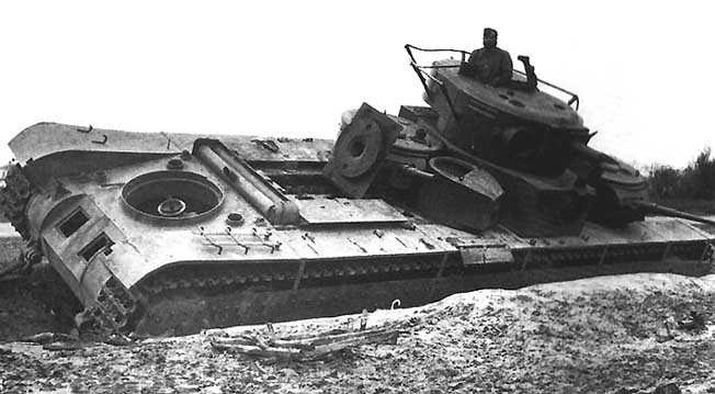 Т-35, брошенный экипажем из-за неисправности. Западная Украина, июль 1941 г.