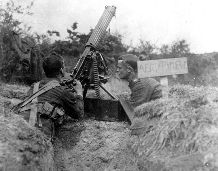 Пулемет «Максим» на зенитной треноге. 1940 г.