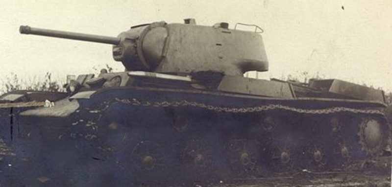 Общий вид танка КВ с пусковой установкой КАРС-1. 1942 г.