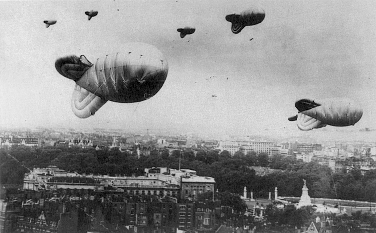 Заградительные аэростаты. Лондон, 1940 г. 