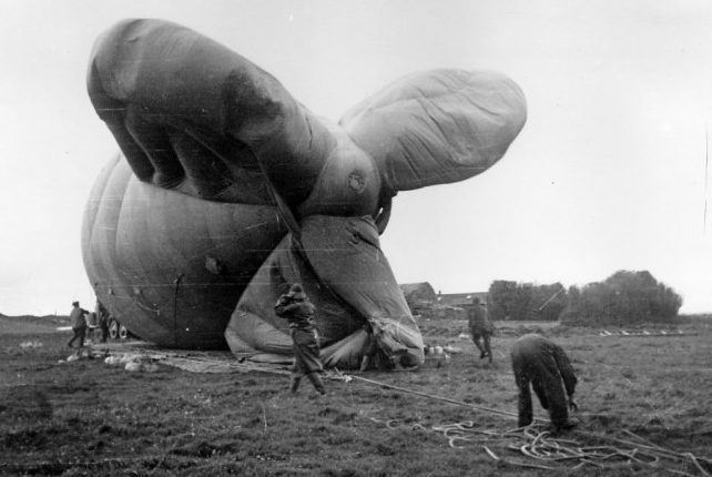 Запуск аэростата. 1941 г. 