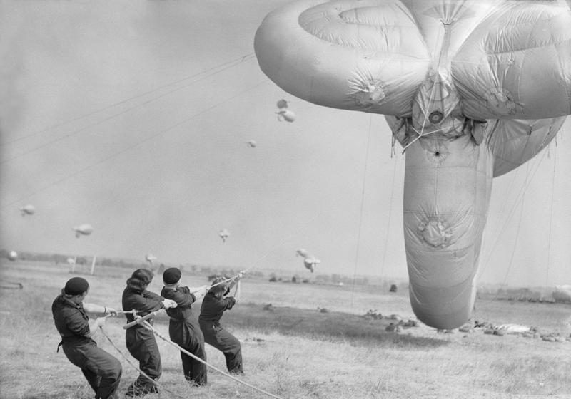 Запуск аэростата. 1941 г. 