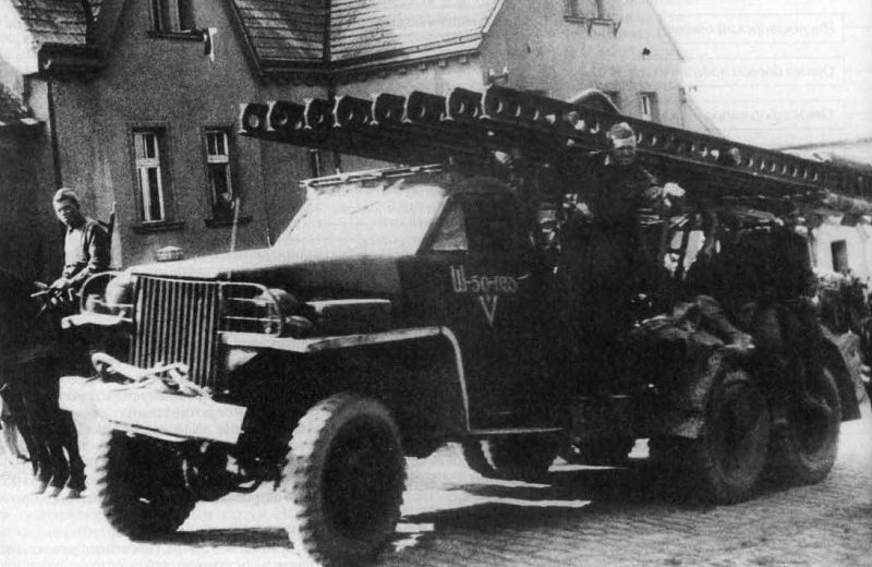 Боевая машина реактивной артиллерии БМ-13Н (БМ-13-16 на шасси Studebaker US6). Польша,1944 г.