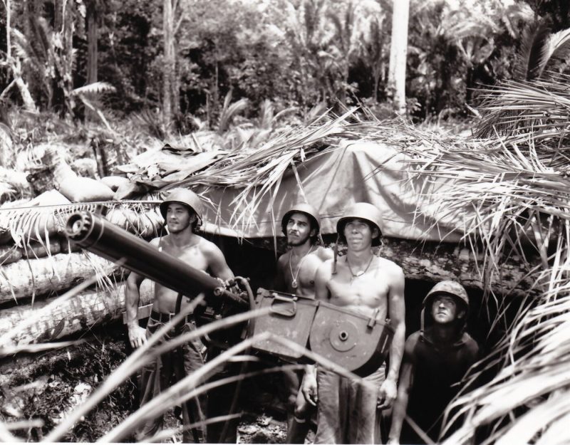 Зенитный пулемет Browning M2 Browning M2 в орудийной яме на Соломоновых островах. 1942 г.