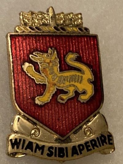 Знак 68-го бронетанкового полка полевой артиллерии армии.
