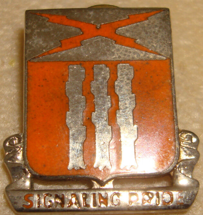Знак 111-го батальона связи.
