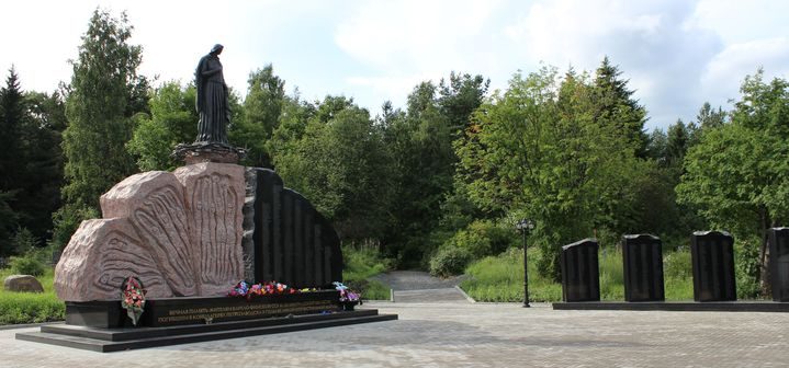 Памятник погибшим в финских концлагерях в Петрозаводске.