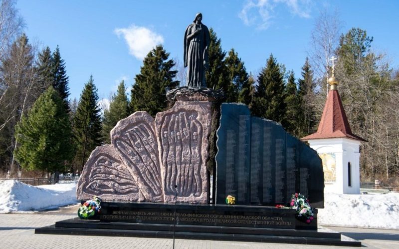 Памятник погибшим в финских концлагерях в Петрозаводске.