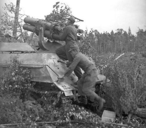 Реактивный миномет 15 cm Panzerwerfer 42 auf Sf. Лапландия, 1944 г.