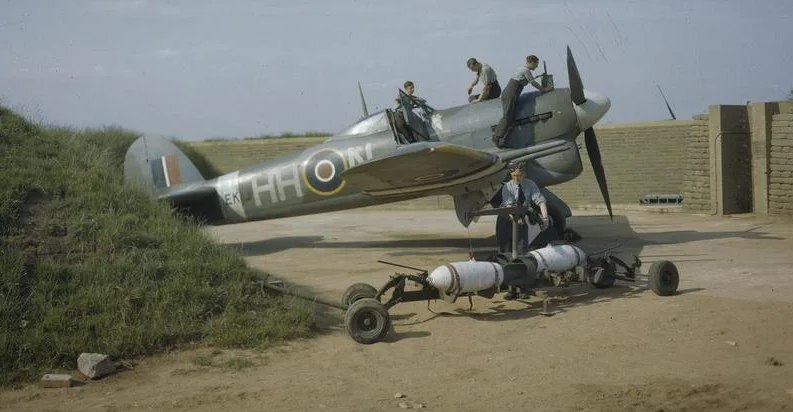 Hawker Typhoon Mark IB «Dirty Dora» из Королевских ВВС в Колерне. 1942 г.