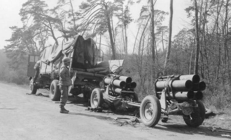 Захваченные американцами минометы 15-cm Nebelwerfer 41. 1944 г. 