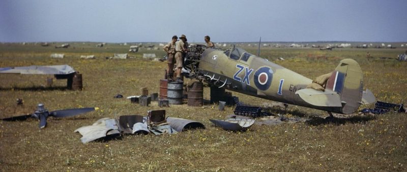 Ремонт истребителя Supermarine Spitfire Mark IX. Тунис 1943 г.