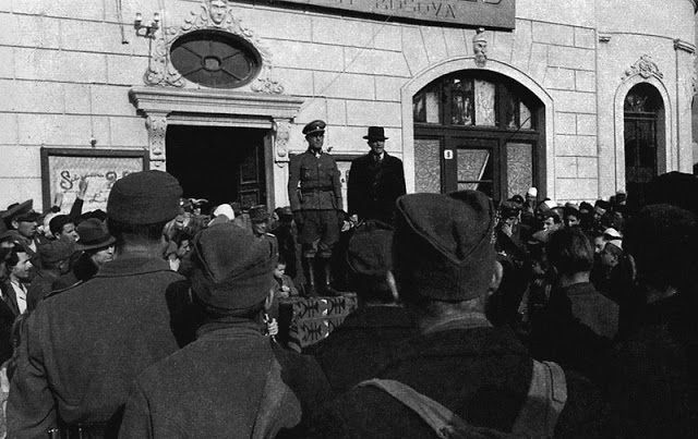 Митинг с участием солдат 21-й горной дивизии Waffen-SS «Skanderbeg». 1944 г. 