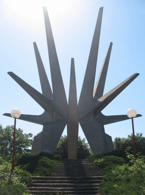 Памятник партизанскому отряду Космая, установленный в деревне Корачица.