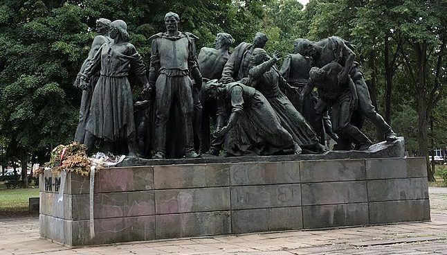 Памятник в Краљево, где около 5000 граждан были расстреляны немецкими солдатами в 1941 году.