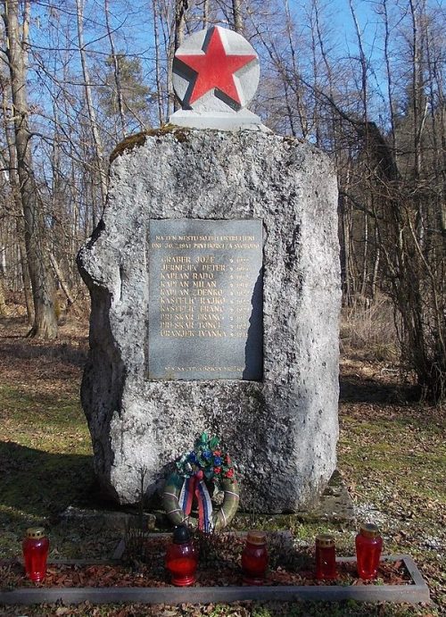 Памятники партизанам в Брежице.