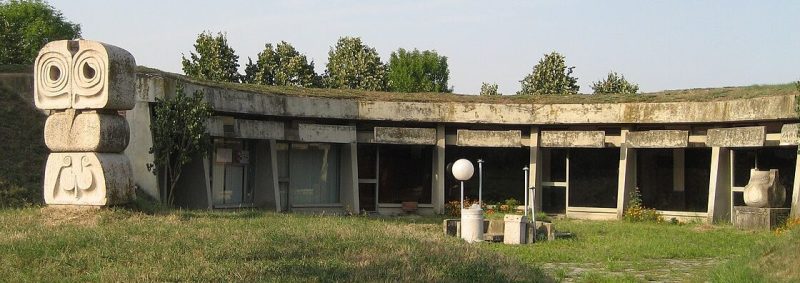 Мемориал Слободиште в Крушеваце, сооруженный в память о расстрелянных около 1650 человек.