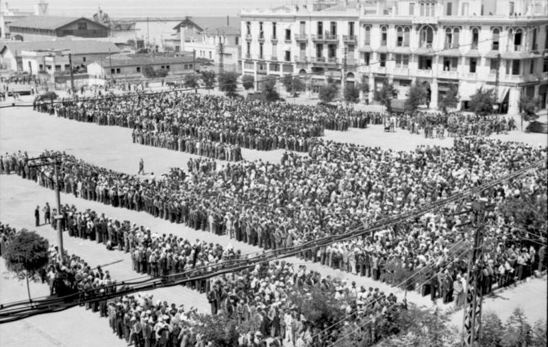 Регистрация мужчин-евреев в центре Салоник. Июль 1942 г.