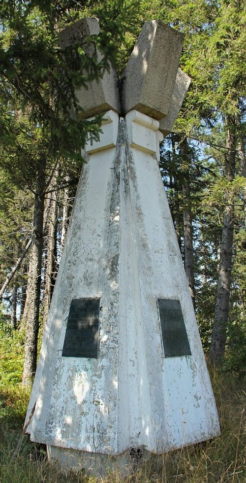 Памятник партизанам в деревне Лиза.