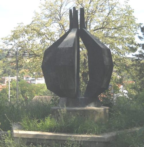 Памятник павшим партизанам в Лединцах.