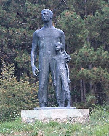 Памятник павшим бойцам в Лежимире.