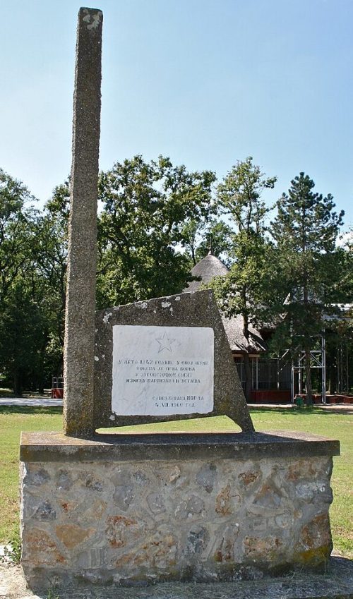 Памятник патриотам в Бойчинском лесу.