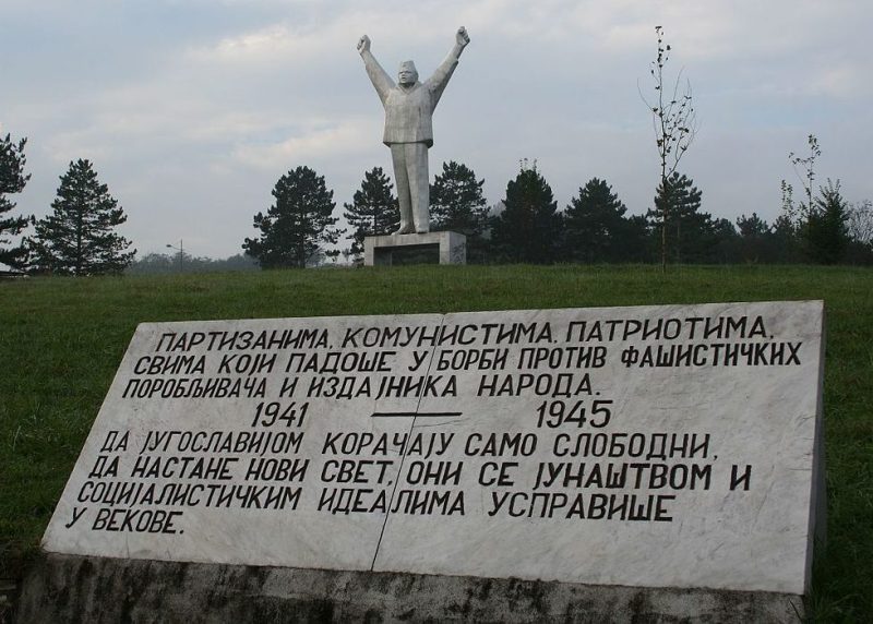 Памятник борцам революции и воинам-партизанам в Валево.