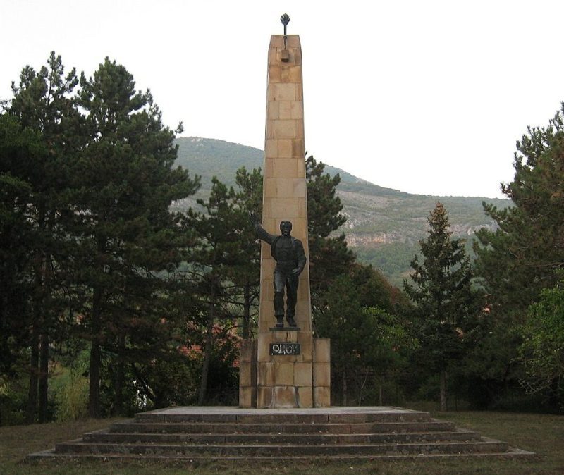 Памятники павшим бойцам в Нишка Бане.