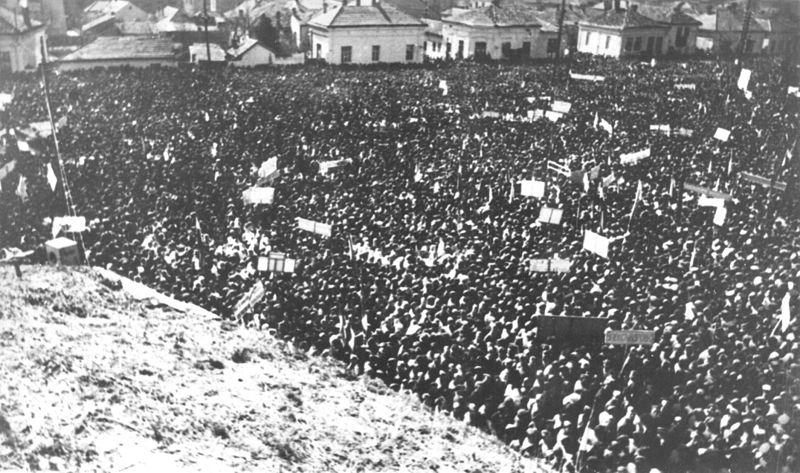 Праздник в освобожденном Лесковаце.