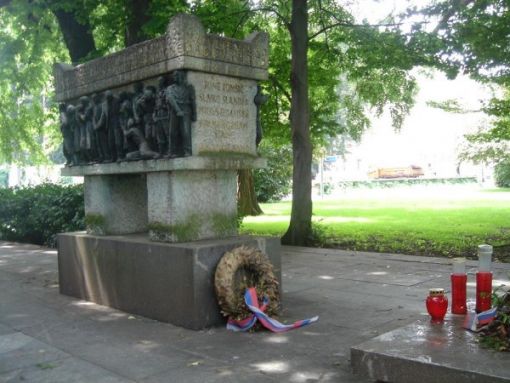 Могила национальных героев в Любляне.