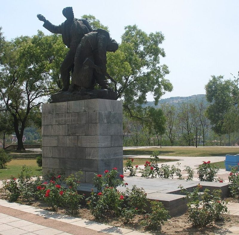 Памятник павшим бойцам в Прокупле.