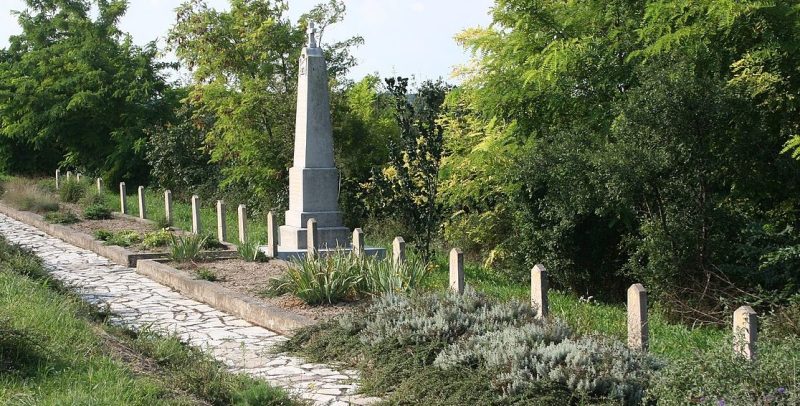 Памятники воинам Первой мировой войны и бойцам Второй мировой войны в Сремски-Карловцы.