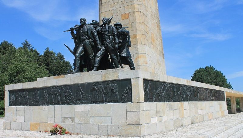 Памятник Свободе на Фрушка гора, посвященный антифашистскому сопротивлению в оккупированной Воеводине.