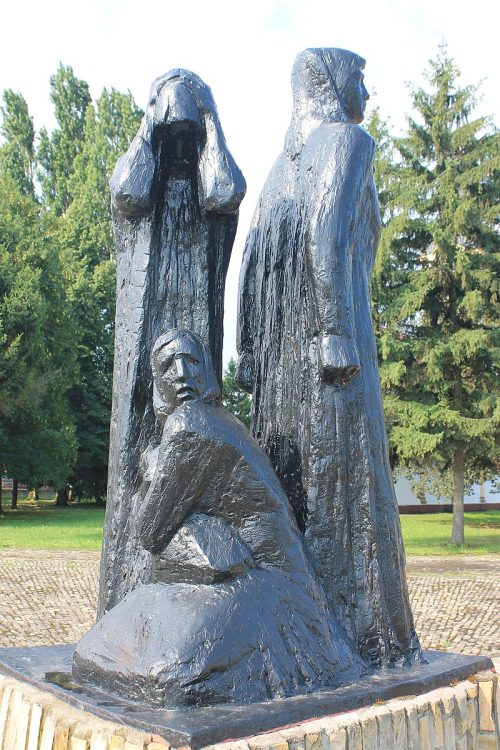 Памятник голодающим жителям Второй мировой войны в Ямене.