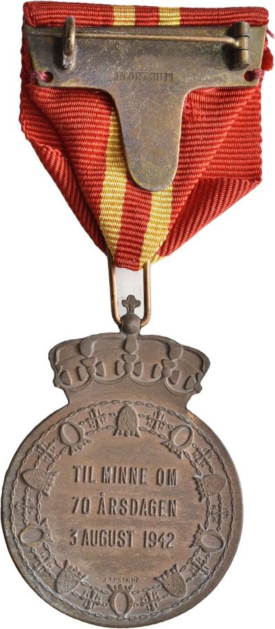 Орденская планка, аверс и реверс Медали к 70-летию Хокона VII.