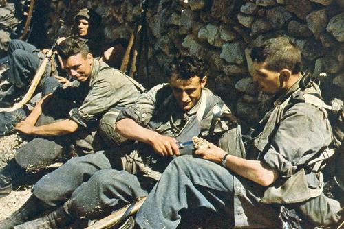 Немецкие десантники на Крите недалеко от Ираклиона. 1941 г.