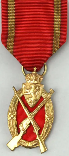 Золотой знак снайпер на ленте. 