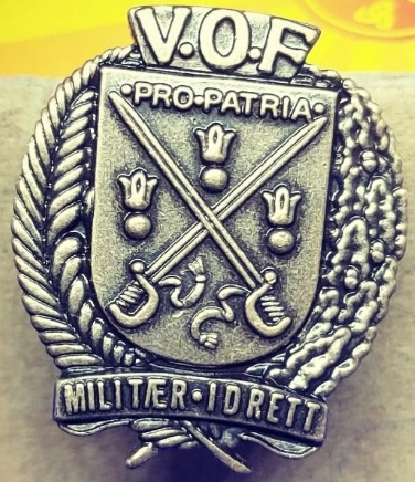 Серебряный знак военно-полевых видов спорта.