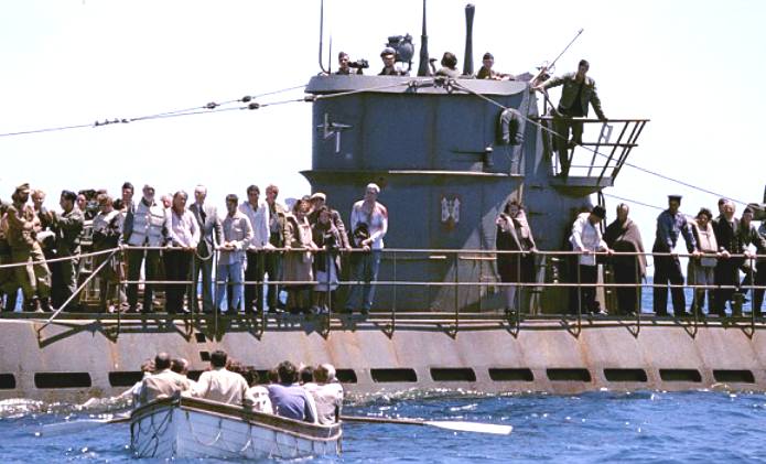 Подлодка «U-156» спасает пассажиров с потопленного британского транспорта «Лакония». 1942 г.