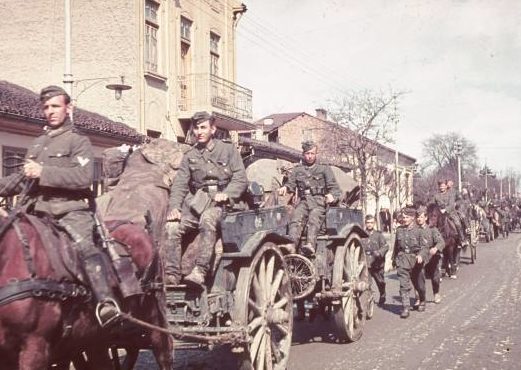 Немецкие гужевые обозы на оккупированной советской территории. 1942 г.