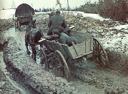 Немецкие гужевые обозы на оккупированной советской территории. 1942 г.