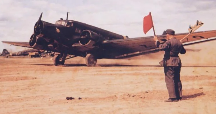 Юнкерс Ю-52 в Северной Африке. 1942 г. 